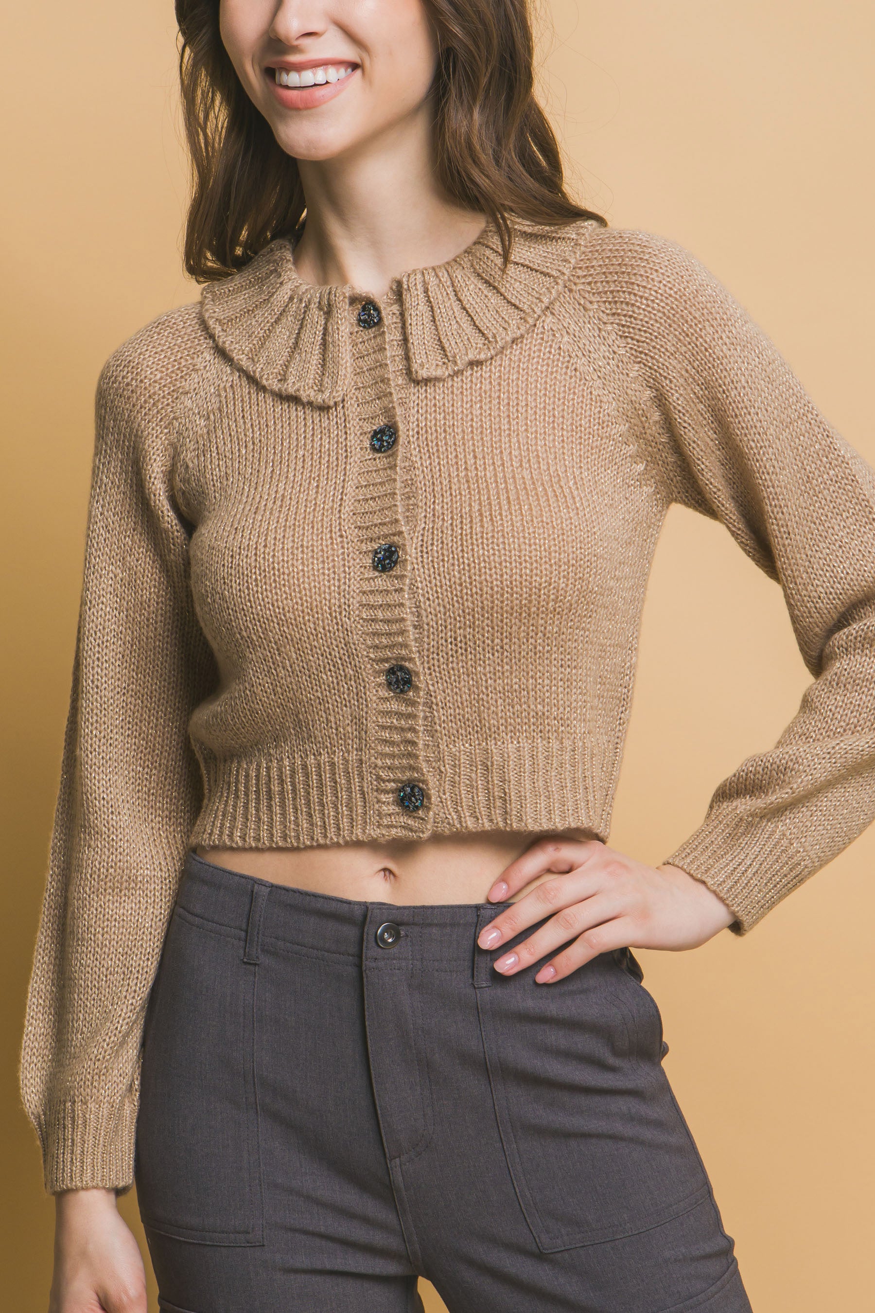 Short collard sweater